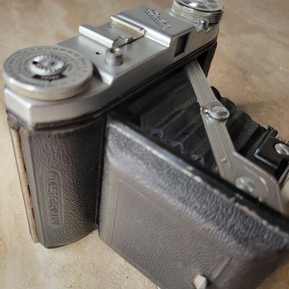 Vintage Black and Brown Camera with Leather Case - Picture 6 of 9